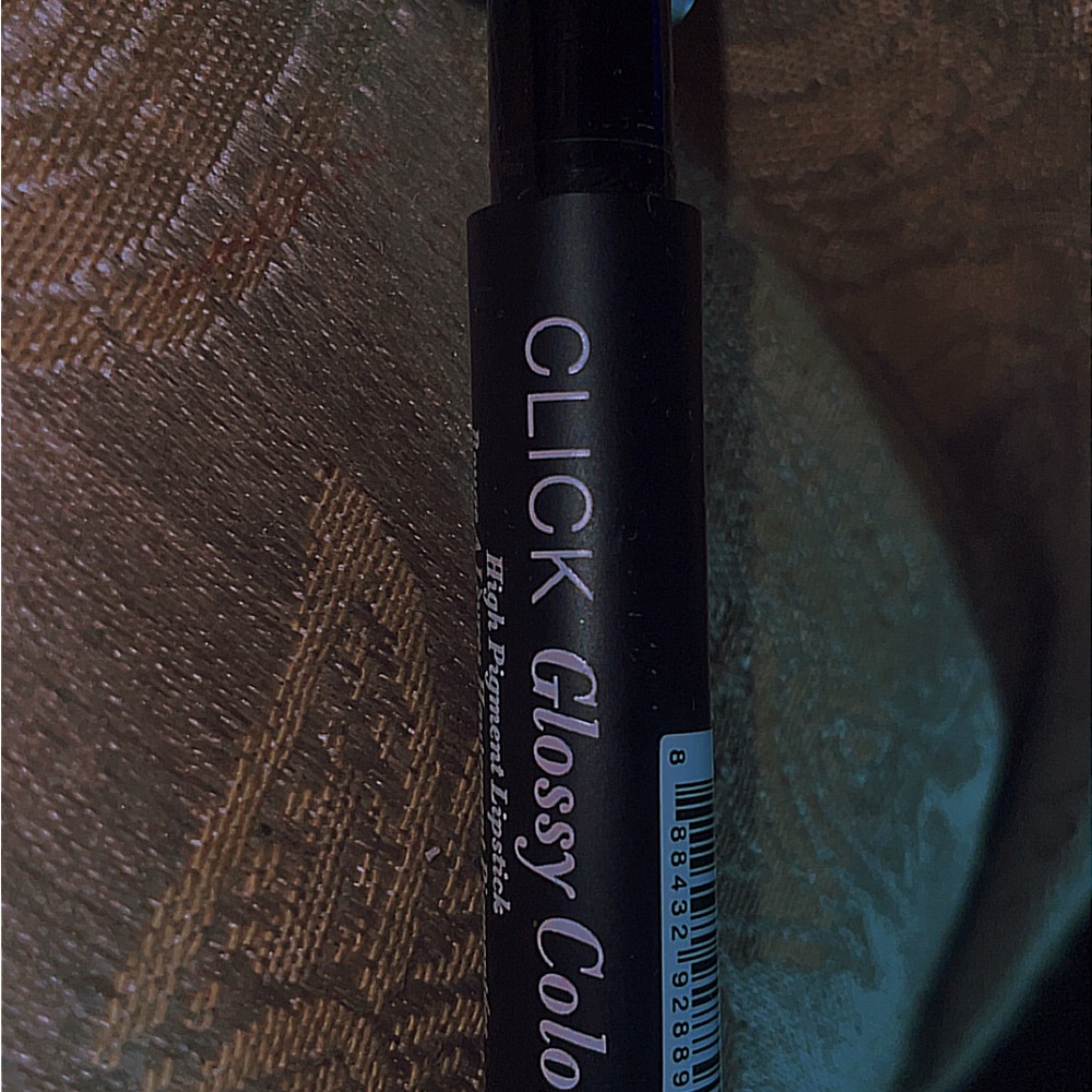 Black Click Glossy Color Lipstick
